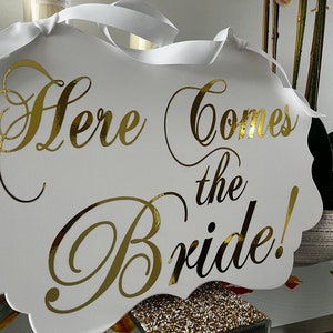 HERE COMES the BRIDE, Boho Wedding Sign, Event Welcome Sign, Personalized Gold Text Printed Modern Wedding Banner Ceremony Décor