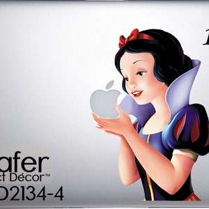 May include: A 17" silver laptop with a sticker of Snow White holding a red apple. The sticker also includes the text "Grafer Distinct D&eacute;cor&trade;" and "LGDD2134-4".