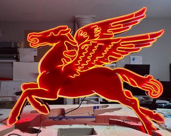 洋書 Mobil Collectibles: Chasing the RedHorse Vintage 1947 Mobilgas Flying Red Horse Farm Cash Account