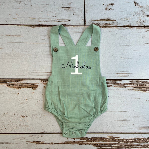 Barboteuse nouveau-né pour bébé garçon avec monogramme ou nom pour la tenue de retour à la maison | Tenue 1er anniversaire avec âge et prénom | barboteuse d'été en lin