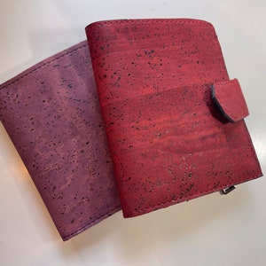 Cartera de pasaporte de corcho- Titular de pasaporte universal vegano- Todo el titular de pasaporte de corcho- billetera que contiene 2 pasaportes