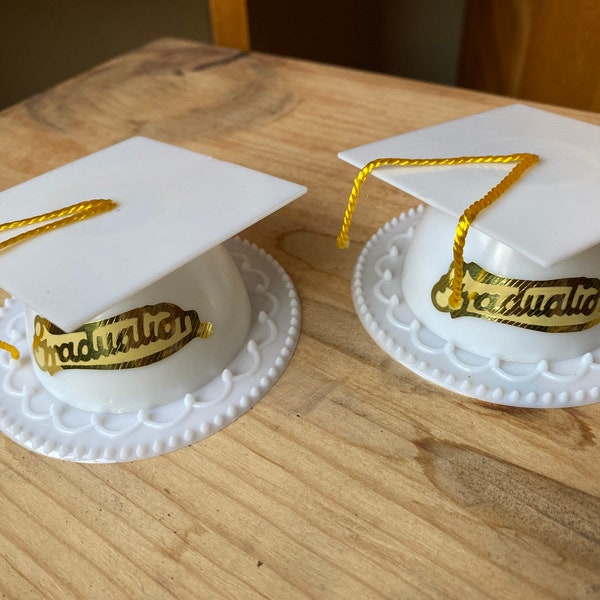 Graduation two-Piece Cake Topper with white Motarboards and Gold Tassels