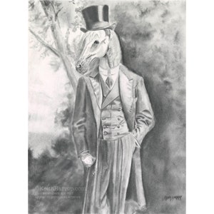 Puede incluir: Un dibujo a lápiz en blanco y negro de un caballo con un sombrero de copa y un traje. El caballo está de pie en un entorno de bosque.