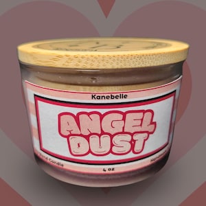 Angel: Świeca inspirowana Hazbin Hotel 4-6 OZ [śliwka, malina, drzewo sandałowe]