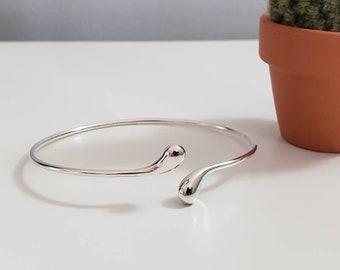 elongated teardrop bangle