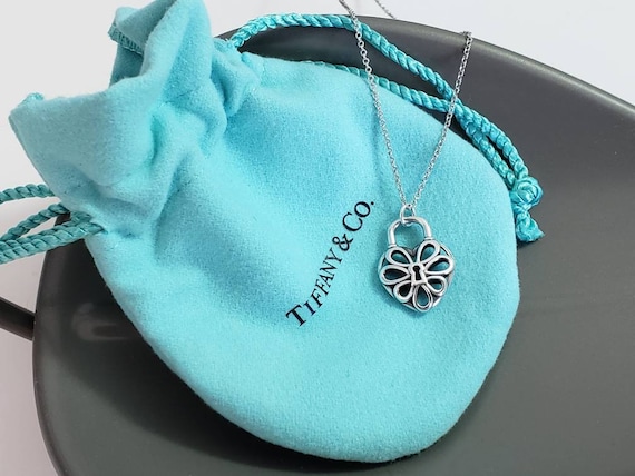 Tiffany and co green heart necklace outlet