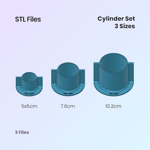 Peut inclure: Ensemble de trois formes cylindriques turquoise de différentes tailles, avec des bases arrondies et des ouvertures cylindriques. Les tailles sont de 5x5cm, 7,6cm et 10,2cm. Le texte "STL Files" et "Cylinder Set 3 Sizes" est affiché.