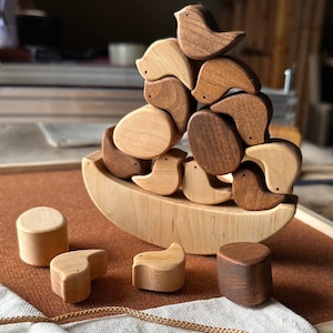 Wooden handmade Bird figurine Balancing Toy baby: Nest Bird and Eggs kids game