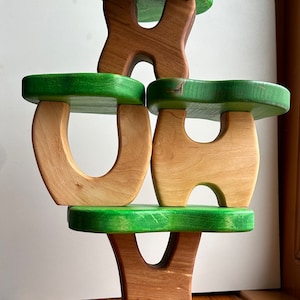 Bloques de madera para construir una casa en el árbol: Set de juguetes de construcción inspirados en la metodología Montessori y Waldorf.