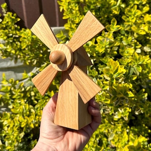 Souvenirfiguur windmolen met bewegende elementen, Toy Windmill, minimalistische stijl - houten molen