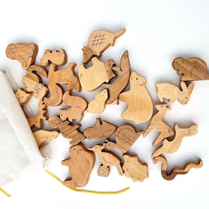 Juego de 24 piezas de animales del bosque de madera, pájaros y reptiles, juguete de figuras de animales de madera, juego de animales salvajes, animales del bosque de madera oso lobo zorro liebre
