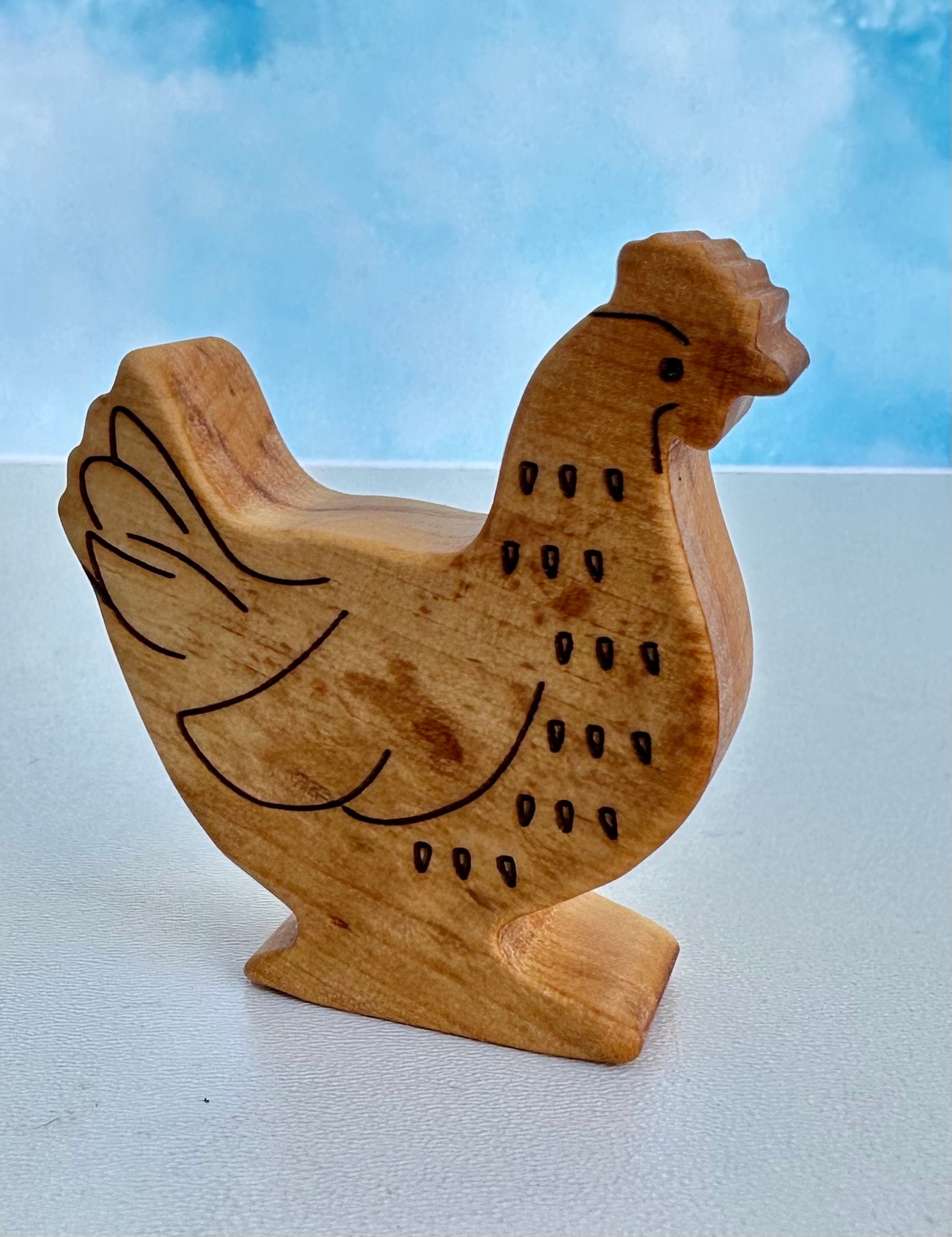 手彫りの木製の鳥 - ニワトリの家族：ウォルドルフ農場の手作り動物の