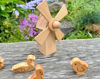 手作りの木製風車おもちゃ（羽根が動くタイプ） – 天然ブナ材使用