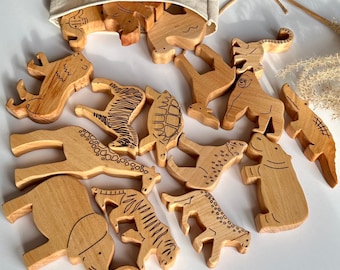 Set of 17 Wooden Safari Animal African Savannah Jungle animals figurines