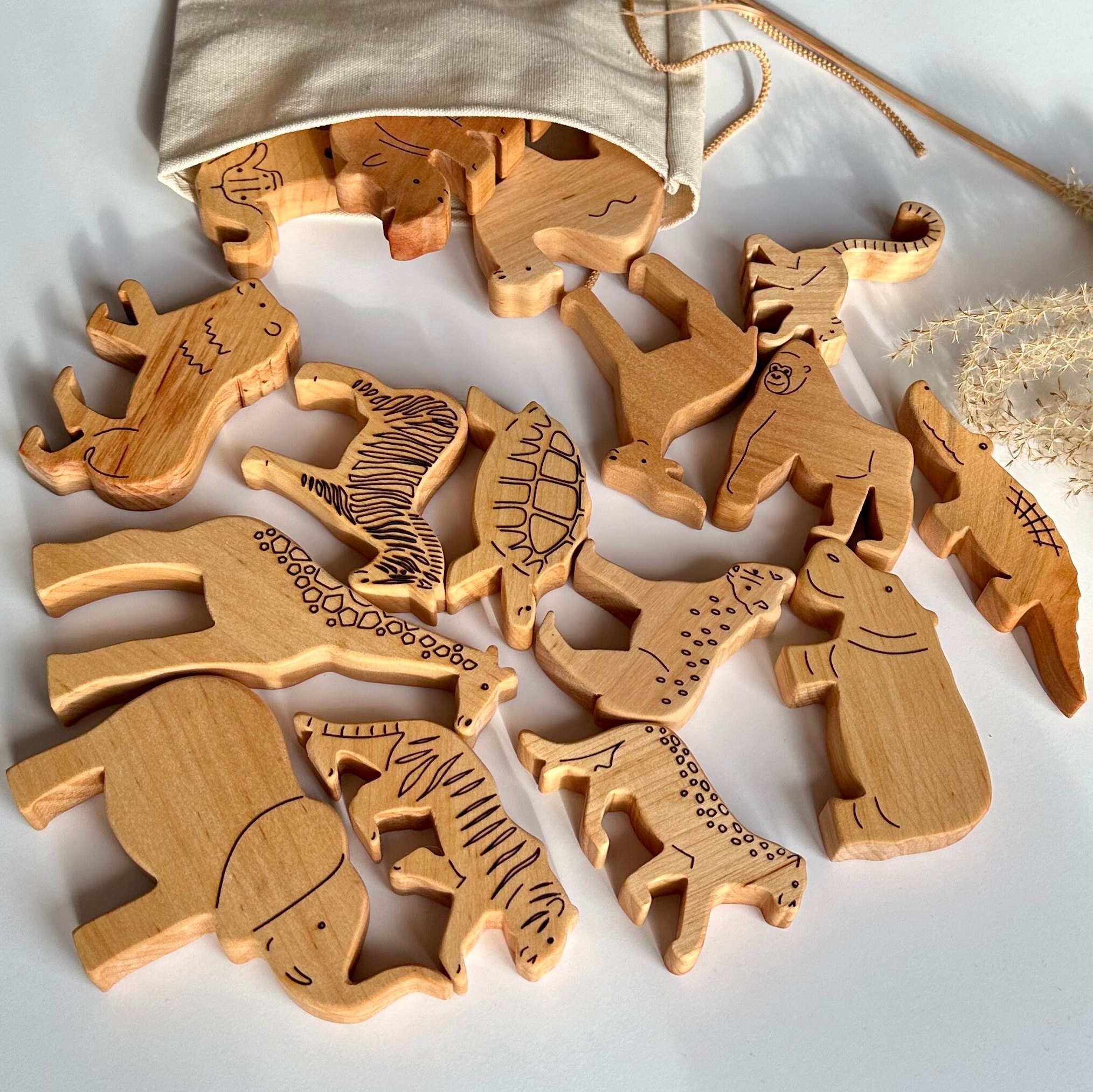 Set of 17 Wooden Safari Animal African Savannah Jungle Animals
