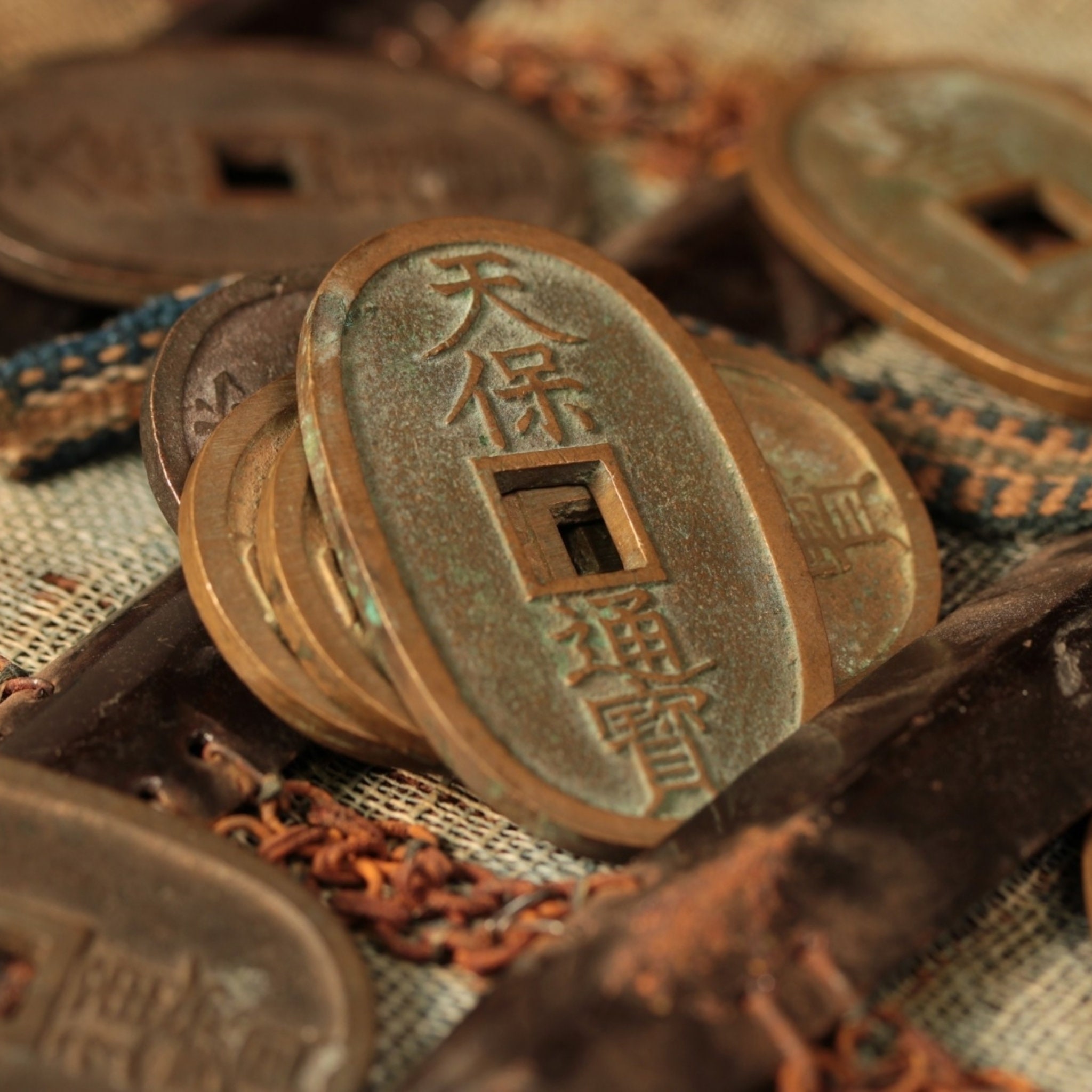 正真正銘の江戸時代硬貨、天保通宝（1800年代）、ガラスケース入り