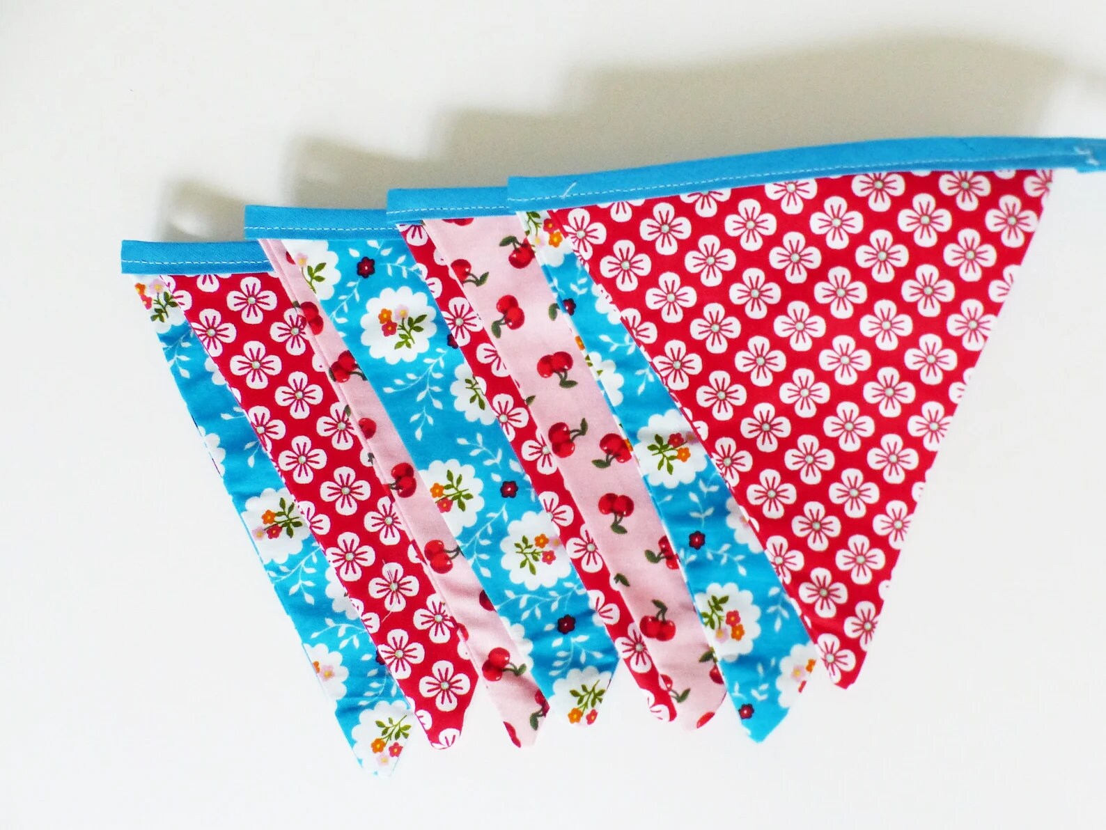 Guirlande 8 Fanions en Tissu - Rouge/Rose Turquoise Style Rétro Décoration Chambre Enfant Déco Maiso