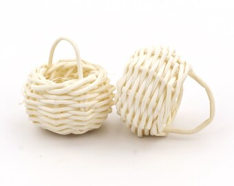 2 Miniature wicker baskets Dollhouse miniatures