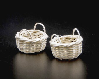 2 Miniature wicker baskets Dollhouse miniatures