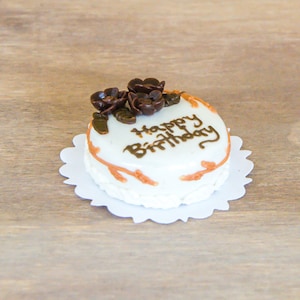 Miniature birthday cake Dollhouse food Tabletop miniatures
