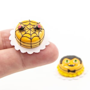 2 Miniature Halloween dollhouse cake