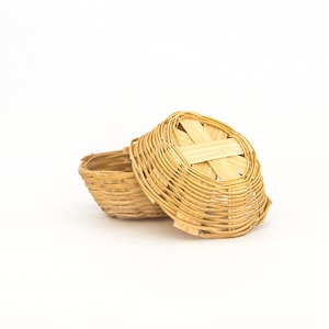 2 kleine rieten mand Props replica