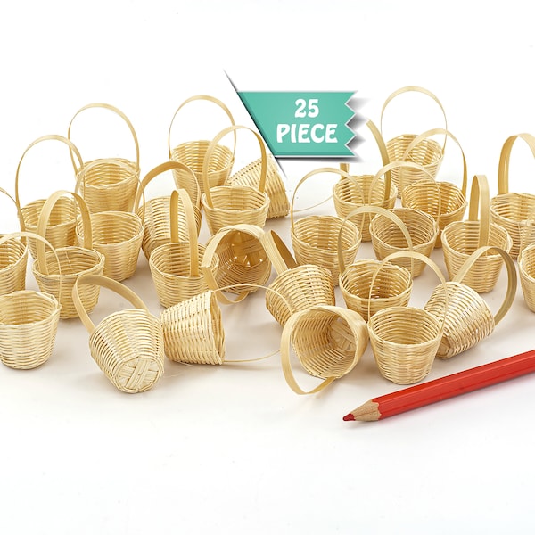 25 Small wicker baskets Realistic miniatures