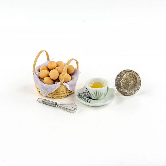 ミニチュア卵セット（バスケット、泡立て器、生卵が乗ったボウル