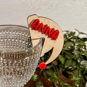 Etichetta segnabicchieri in legno con ciondoli in acrilico per bicchieri da vino per decorazioni natalizie, idee per segnaposto, ciondoli in vetro, cappello con nome