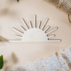 Houten zonneschijndecoratie onafgewerkte houten halve zonvormen, onafgewerkte houten uitsparingen, lasergesneden houten bord voor Pasen, kunst aan de muur