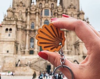 Personalized Camino de Santiago key chain, Buen Camino! Santiago de Compostela shell, Backpack Charm, St James way, Pilgrim keyring