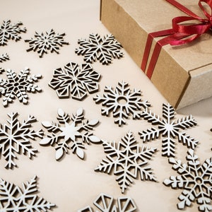 36 wooden 2&quot; (5.1cm) snowflakes mix for Christmas, Winter crafts, Gift wrapping supplies
