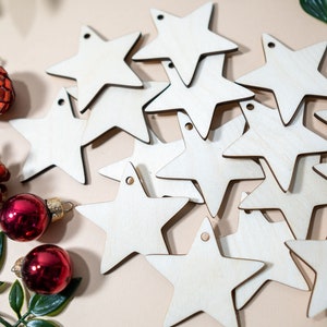 50x wooden stars with holes for Christmas crafts, bedroom decoration