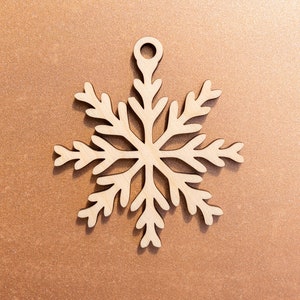 10 ritagli di fiocchi di neve in legno per lavoretti, decorazioni per alberi di Natale, carte regalo, fiocchi di neve in legno, forma di fiocco di neve tagliata al laser