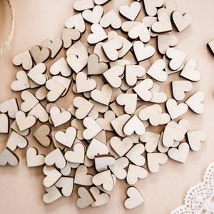 100x 10 mm/0,4" minuscole mini forme di coriandoli a forma di cuore da 1 cm, piccole decorazioni in legno, cuori per artigianato, scrapbooking, abbellimenti, tavolo da matrimonio