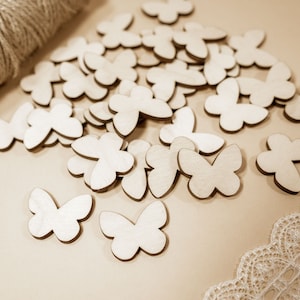 50 mini coriandoli a forma di farfalla, ritagli di legno grezzo. Confezione di farfalle, piccole farfalle tagliate al laser per lavoretti creativi.