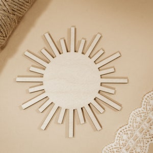 Decorazione in legno a forma di sole, forme di sole in legno grezzo, ritagli in legno grezzo, cartello in legno tagliato al laser per Pasqua, arte murale
