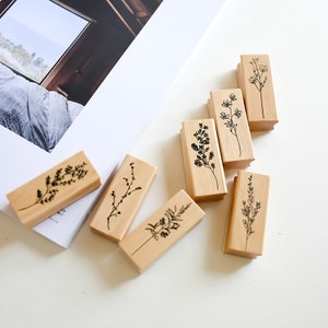 8 Stück Set Holz botanische Stempel, Blumenstempel, personalisierte Holz Stempel Set für DIY Handwerk Karte Scrapbooking liefert.