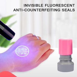 Gepersonaliseerde en aangepaste onzichtbare fluorescerende anti-namaakzegels, speciale stempels voor entertainment.