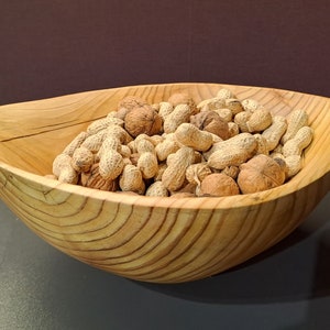 Holzschale aus Lärche, handgeschnitzt, handgefertigt, geölt, Dekoration, Küche, Esszimmer, minimalistisch, rustikal, Dekoration, servieren