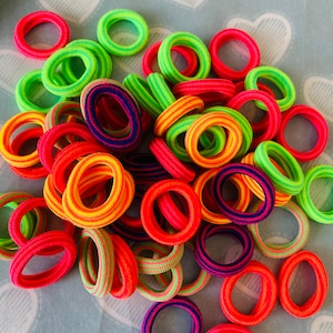 Haargummis 10er Pack Multi Color Gestreifte Haarringe für Kinder und Puppen kleine Haarbänder Kleinkind Haarschmuck