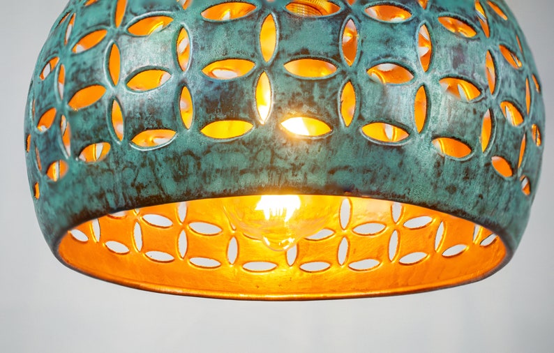 Luz colgante de cobre de cúpula oxidada Iluminación de isla de cocina de cobre tallada a mano Lámpara industrial de cobre Luminaria de cobre Art Déco imagen 6