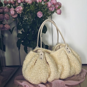 Large crochet pattern | Fluffy faux fur bag tutorial | Oversized furry tote PDF | Plush yarn handbag | DIY crochet purse pattern