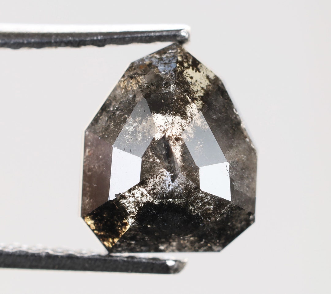 Amazon.com: 1.7mm Round Loose Diamond (.02 cttw.) : Clothing