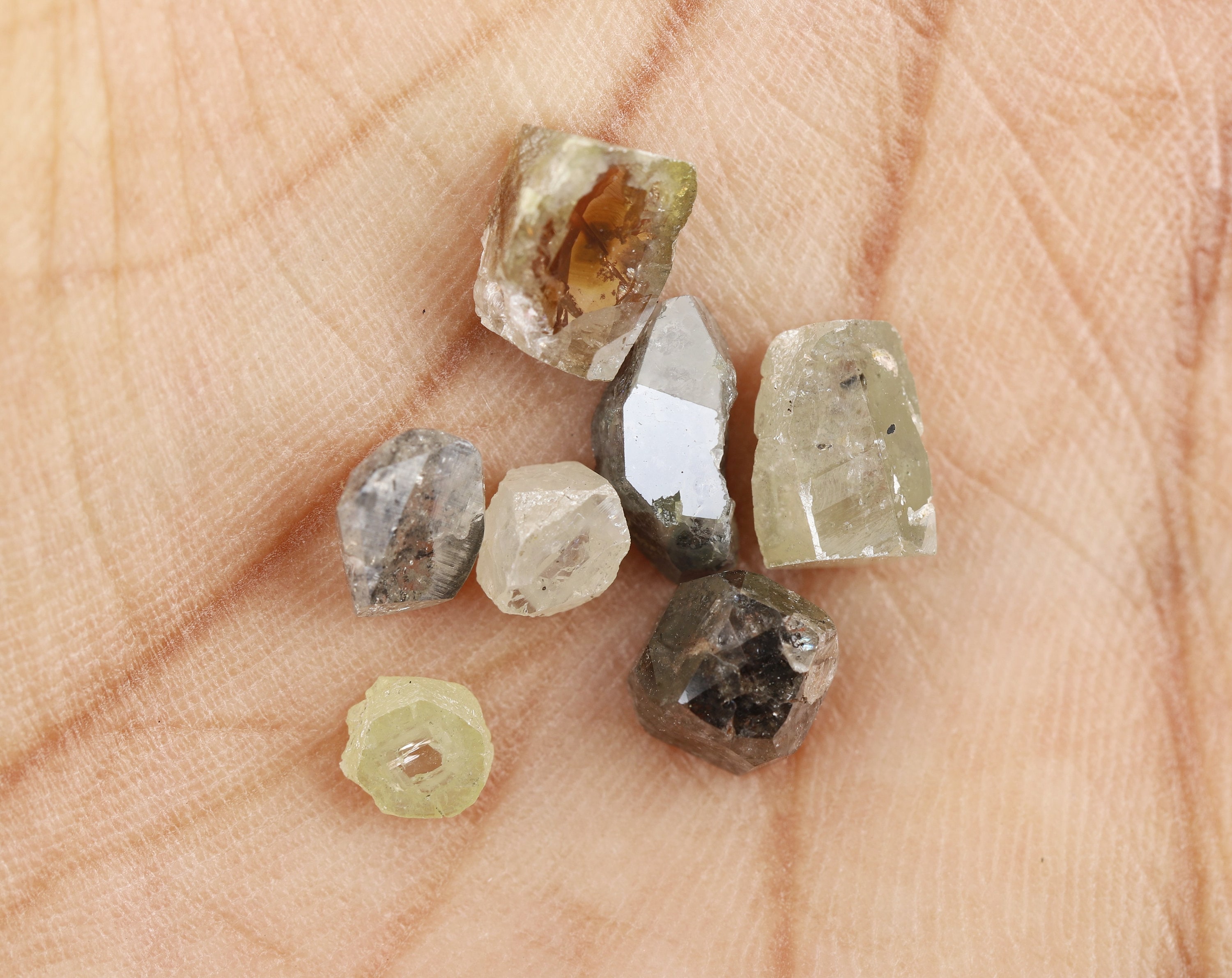 10.06 Ct, 9.9 X 4.7 X 3.9 MM, Mix Color Raw Uncut Flat Polished