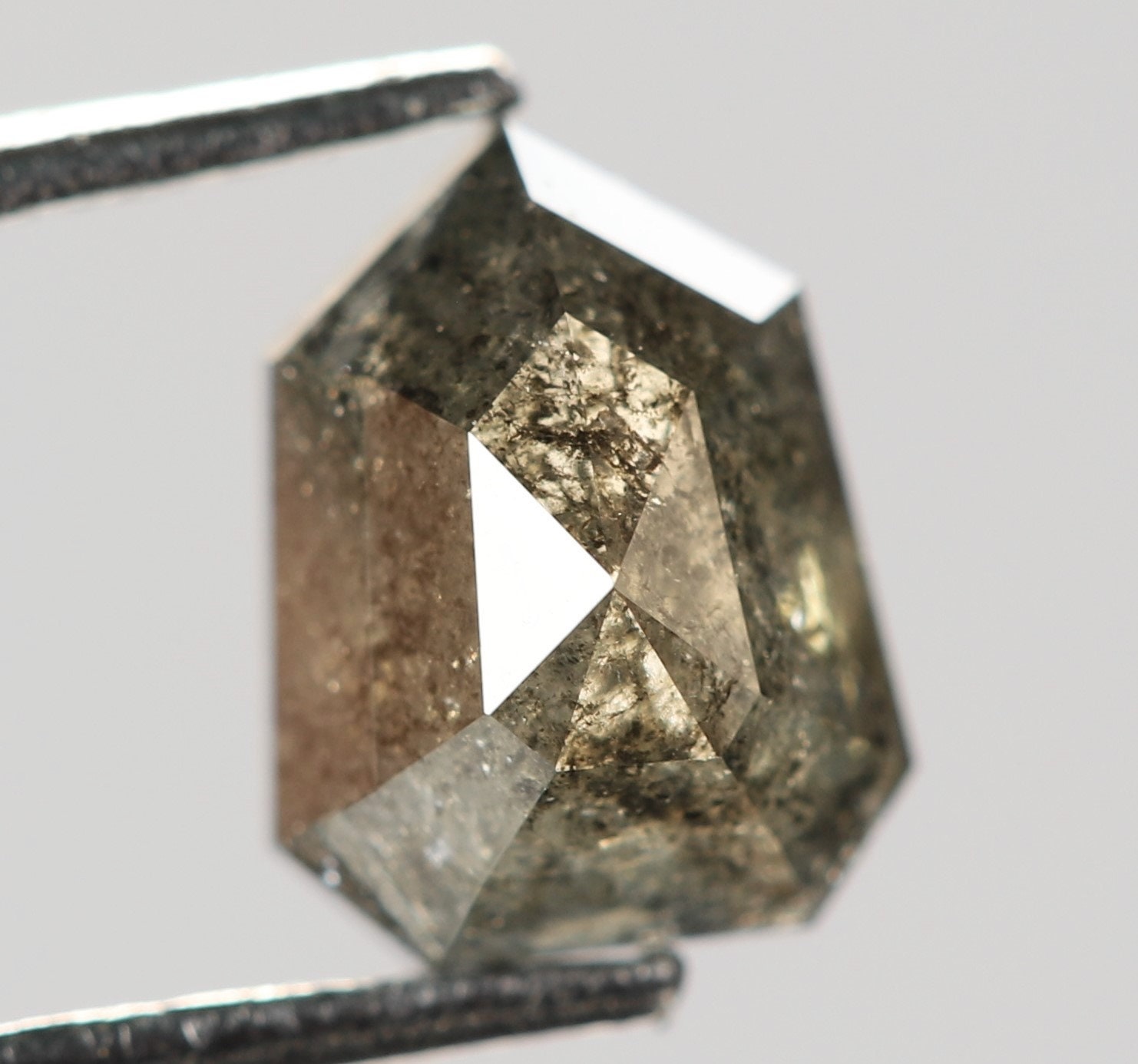 0.66 Ct, 6.3 X 4.4 X 2.7 MM, Geometric Shape Black Green