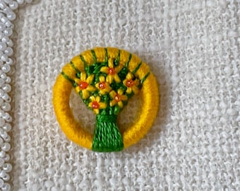 Daffodils Dorset button brooch, woven, hand embroidery, beads. Mothers Day Easter gift, present. Floral brooch. Dydd Dewi Sant St Davids Day