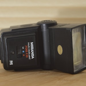 Miranda 700 CD flash unit, multi dedicated tilt and defuse settings.  With auto auto mode and manual settings.