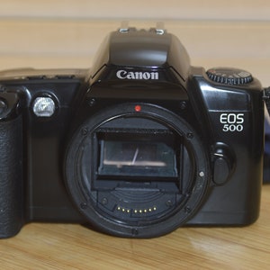 Canon EOS 500 35mm SLR Camera.  Perfect camera for EF lenses. Great for Beginners.