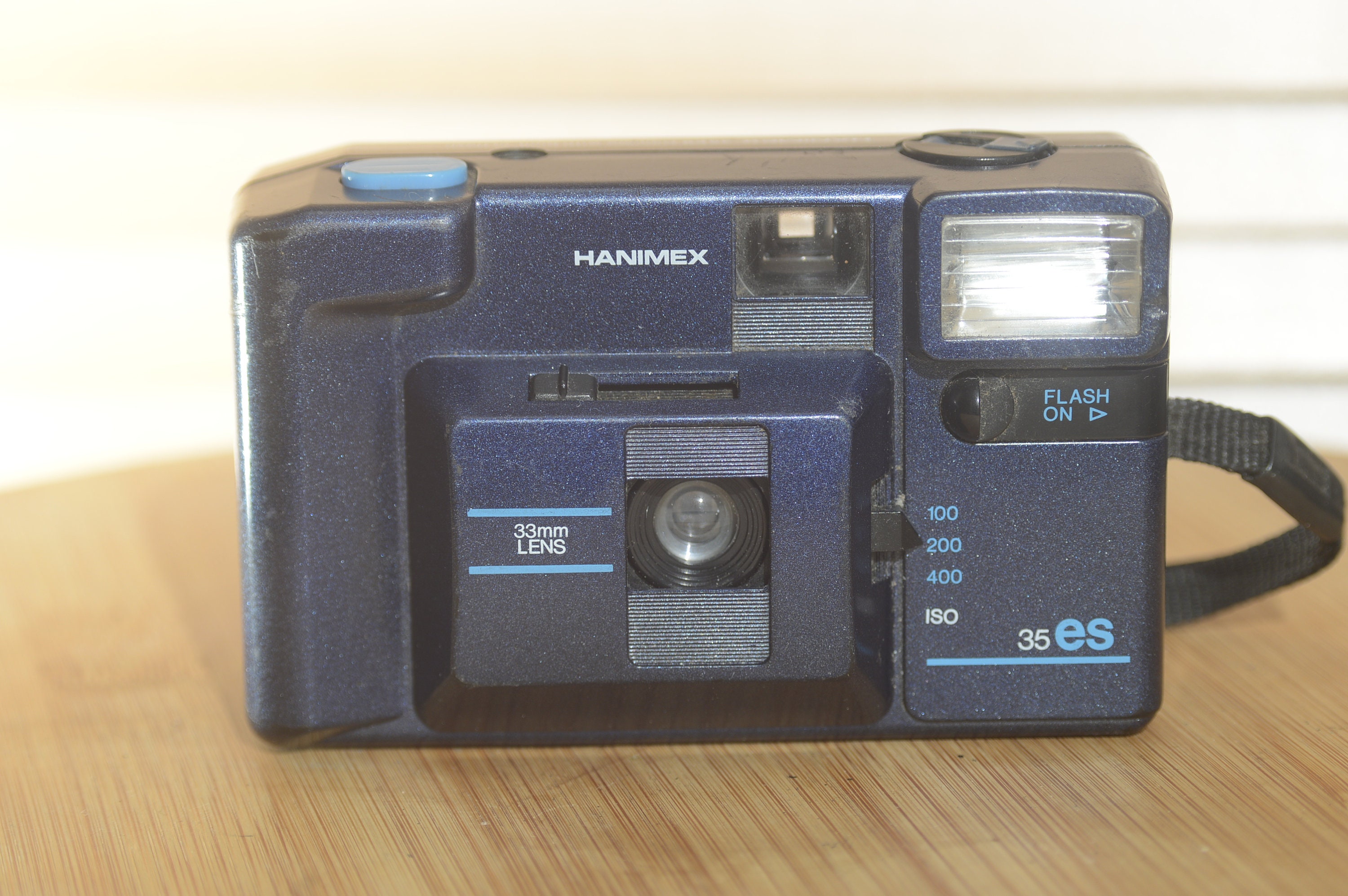 Hanimex 35ES 35mm Compact Camera. Super cute vintage point and shoot.